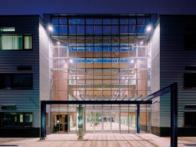 School atrium glasoverkapping op gelamineerde liggers 4