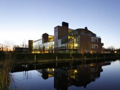 Glazen gevels en dak bij appartementencomplex 2