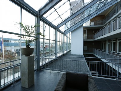 Glazen gevels en dak bij appartementencomplex 6