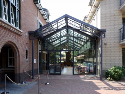 Restaurant glasoverkapping met zonwerende beglazing 1