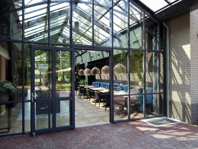 Restaurant glasoverkapping met zonwerende beglazing 2