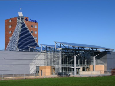 Glazen overkapping met geintegreede PV panelen 1