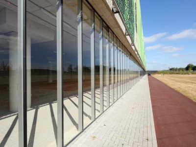 Vliesgevel sportcomplex ongeisoleerd zelfdragend 3