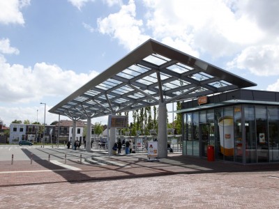 Overkapping busstation met transparant glas 5