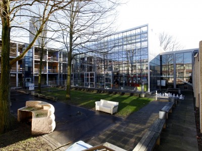 Glasoverkapping atrium school in kassenbouw systeem 1