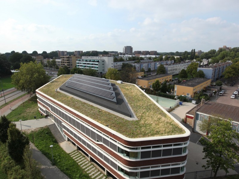 Sheddaken met lichtstraat sandwich en pv panelen 1