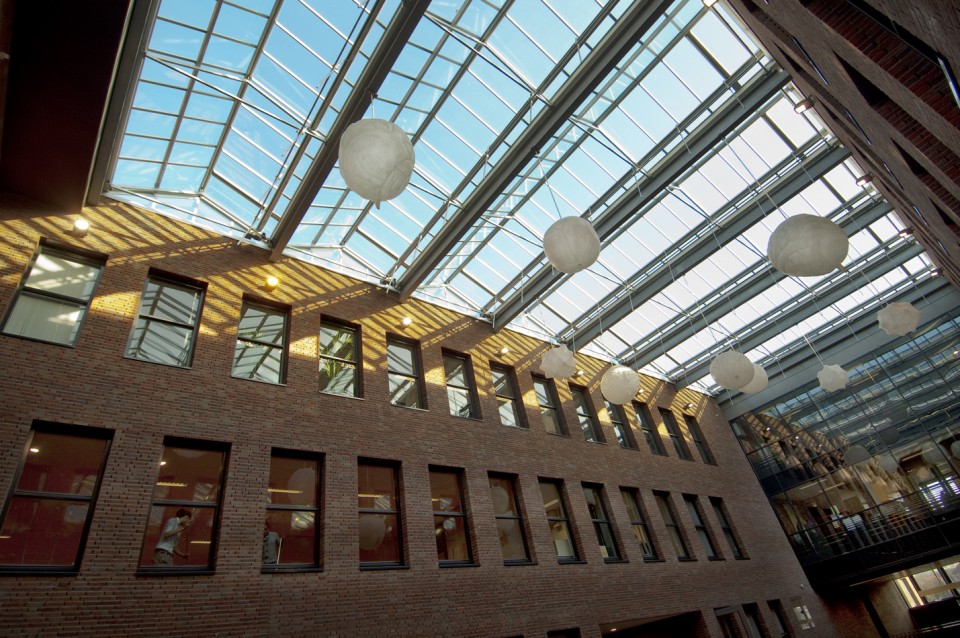 Glasoverkapping atrium school geisoleerd glas 1