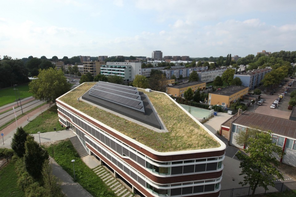 Sheddaken met lichtstraat sandwich en pv panelen 1