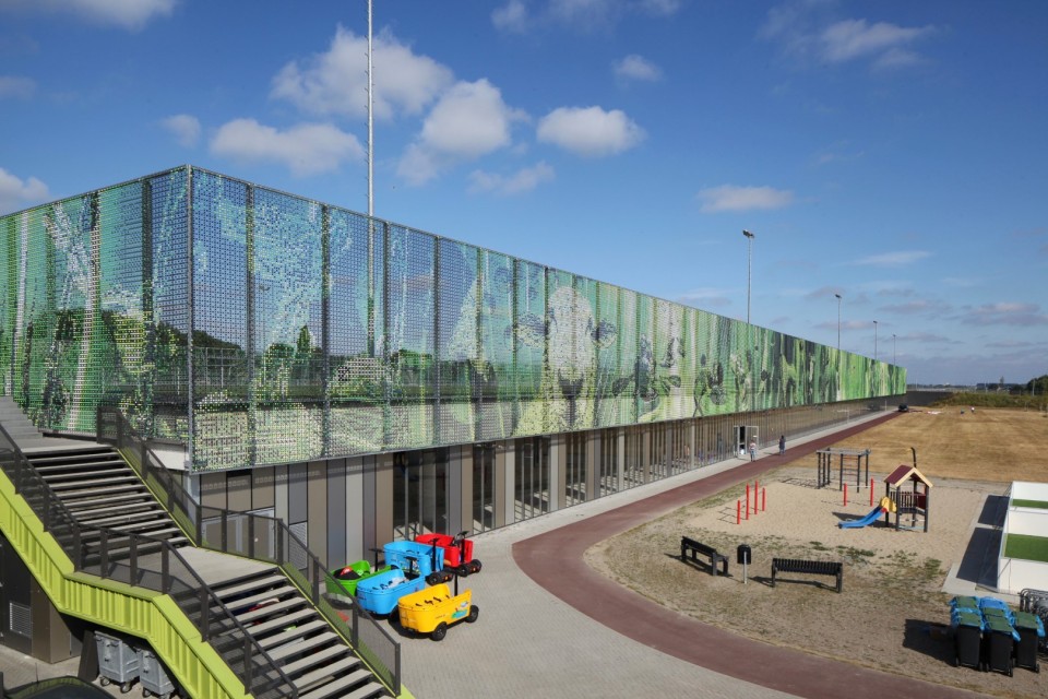 Vliesgevel sportcomplex ongeisoleerd zelfdragend 1