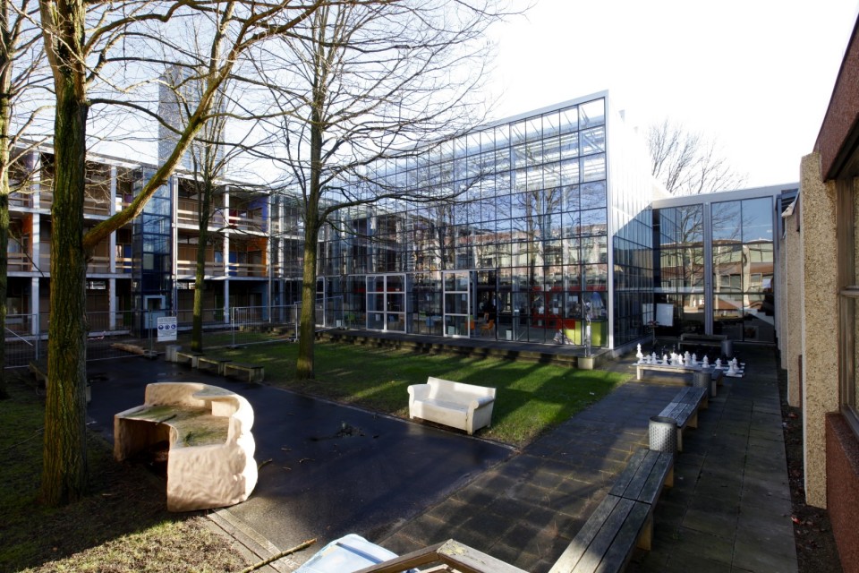 Glasoverkapping atrium school in kassenbouw systeem 1